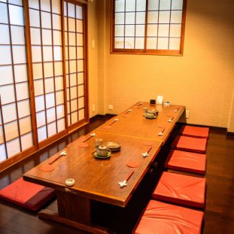 我們還設有私人房間，您可以盡情享受而不必擔心他人！如果您計劃舉辦私人聚會，我們建議您在工作日前往。您應該能夠獲得一個寬敞的座位...