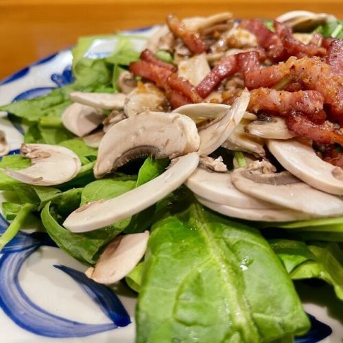 Spinach and mushroom salad