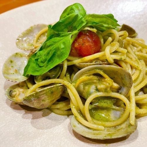 Genovese pasta with fresh basil