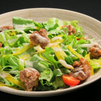 [Standard salad] Colorful Caesar salad with dashi fried chicken