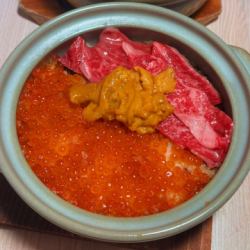 Luxurious earthenware pot with Wagyu beef and sea urchin