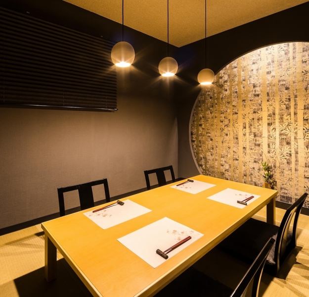 We also have counter seats where you can enjoy the skills of our chefs up close, as well as private tatami rooms with a calm atmosphere.Please use it for dinner and entertainment.