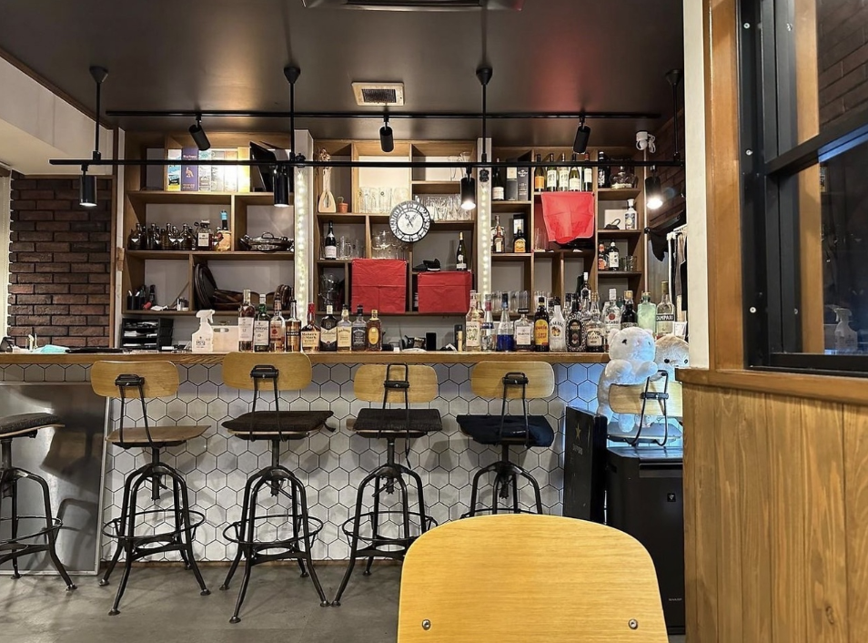 The stylish interior can be used for various occasions such as girls' gatherings and dates.