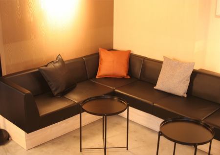 There are also sofa seats.It is a space that you can relax and use even if you are visiting with a large number of people or have a meeting!