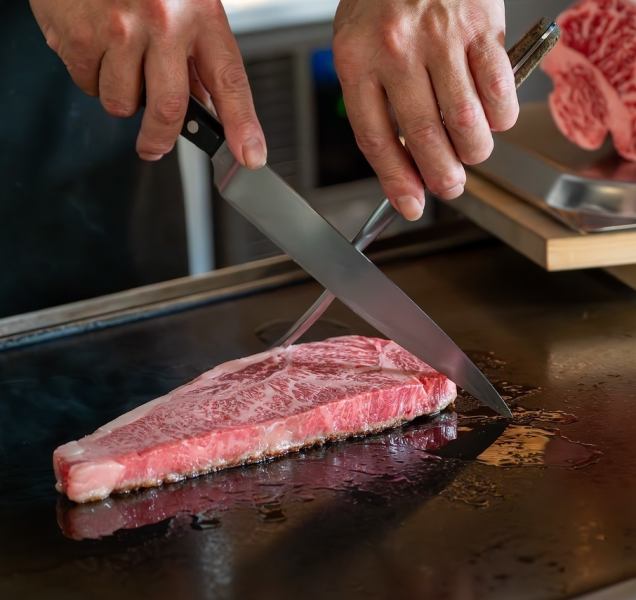 カウンター席では、目の前で調理風景をお楽しみいただけます!