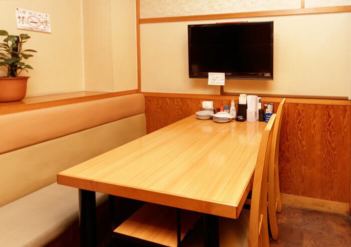 テーブル席もあり!様々な席をご用意しておりますので幅広いシーンでご利用頂けます。