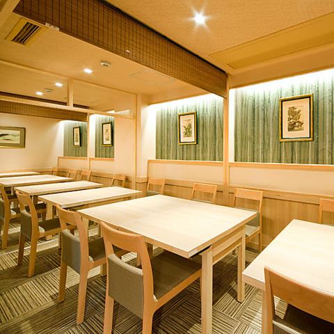 【大阪・梅田の和食と寿司の隠れ家】　職人技が光る寿司と四季折々の懐石料理を、洗練された和の空間でゆっくりとご堪能いただけます。広々とした個室席もあり、お客様の大切なひとときを贅沢に演出。各種宴会にも柔軟に対応いたします！