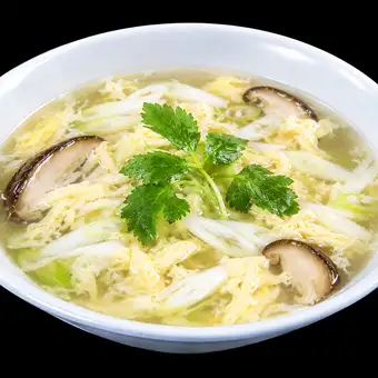 蓬鬆蛋蔬菜湯