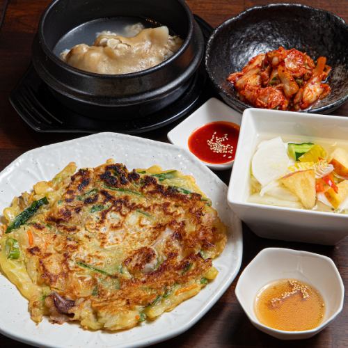 【上品な辛味と旨味を堪能♪乳酸菌たっぷりで健康にも◎】水キムチ450円(税込)