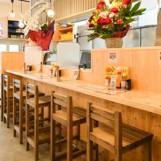 お酒の種類も豊富です。活気の良い店内で美味しいお料理をお楽しみください！　※画像は系列店です