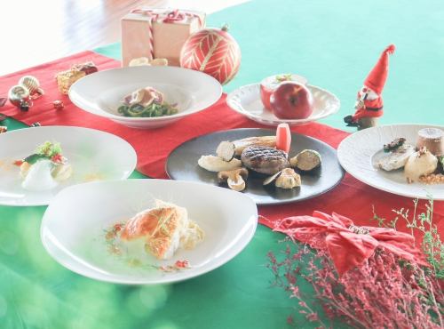 聖誕晚宴即將開始！請來Petit Isola餐廳享用聖誕晚餐，留下美好回憶。