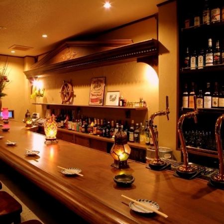 大人の雰囲気の店内は素敵な夜のデートを演出します。