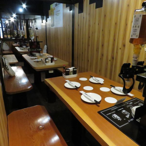 明るくお洒落な雰囲気の店内は、様々なシーンでご利用いただけます◎広々とした空間は、会社宴会や打ち上げはもちろん、友人との女子会や、ちょっとした小規模の飲み会にもぴったりです。皆様で美味しい牡蠣とお酒を囲んで、楽しいひとときをお過ごしください。