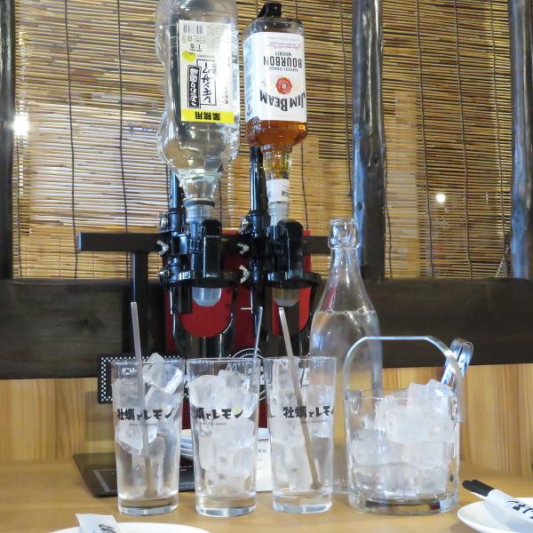 当店はなんと全席に卓上サーバーを完備！グラスが空いたらその場で好きなだけ注げるから、注文を待つストレスもゼロ仲間とワイワイ飲みながら、自分のペースでお酒を楽しめます。宴会・飲み会・デートまで幅広く利用OK◎“注ぐ楽しさ”が加わることで、乾杯の盛り上がりも段違い！思いっきり飲んで食べて楽しんでください♪