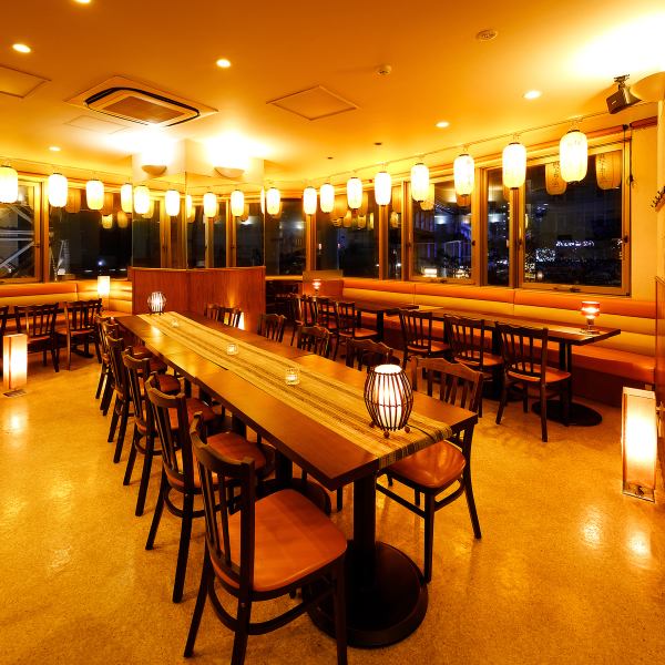 広々としたテーブル席はゆったりお食事頂けるリラックス空間◎穏やかなお時間が流れる店内は落ち着いた雰囲気に包まれております♪ご予算やご人数に合わせて柔軟にご対応致しますのでお気軽にお問い合わせ下さい☆
