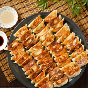 ◇餃子楽宴コース◇3時間生付き飲放題付き5400円→4500円焼餃子も刺身も+550円で餃子食べ放題♪