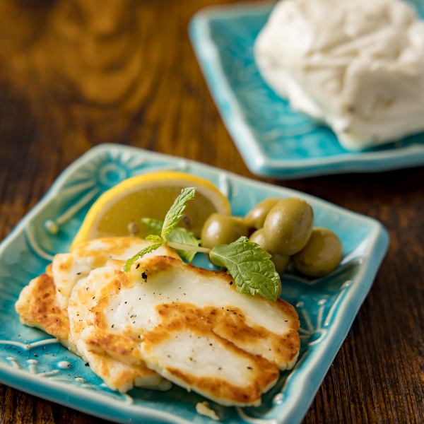 【香ばしチーズで乾杯!異国の酒肴】サガナギ 600円(税込)