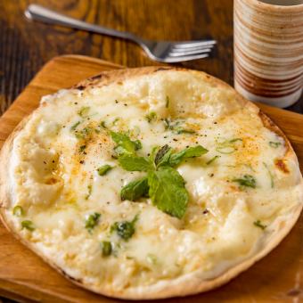 酒粕とブルーチーズのミニピザ