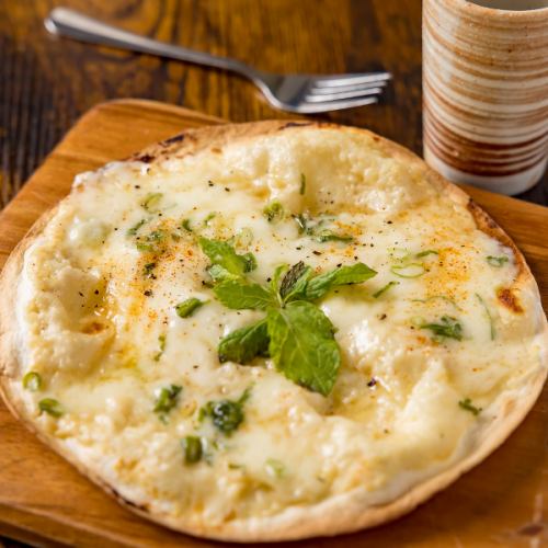 酒粕とブルーチーズのミニピザ