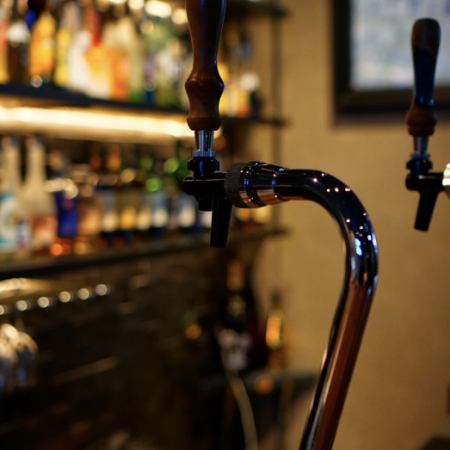 お酒を楽しみながらスタッフとゴルフのお話でも…