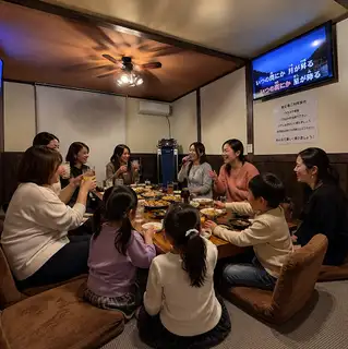 2階座敷カラオケパーティーDAM導入しました。美味しい料理とお酒を楽しみながら無料でカラオケがご利用出来ます。17時から22時まで歌い放題で無料でご利用頂けます。ご利用は事前予約が必要です。