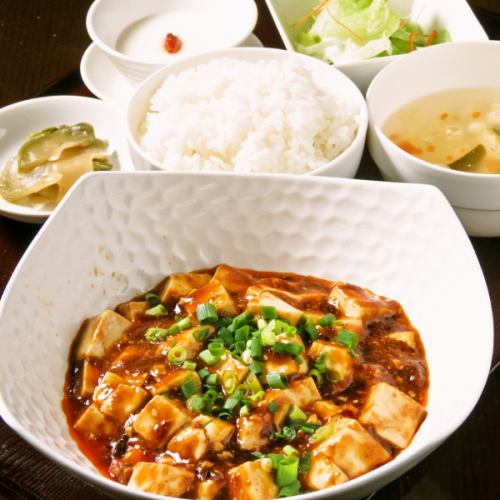 ●麻婆豆腐顶级套餐●大米，沙拉，汤，今天的甜点，点心可供选择（小篮子小包/水饺/蒸饺子）