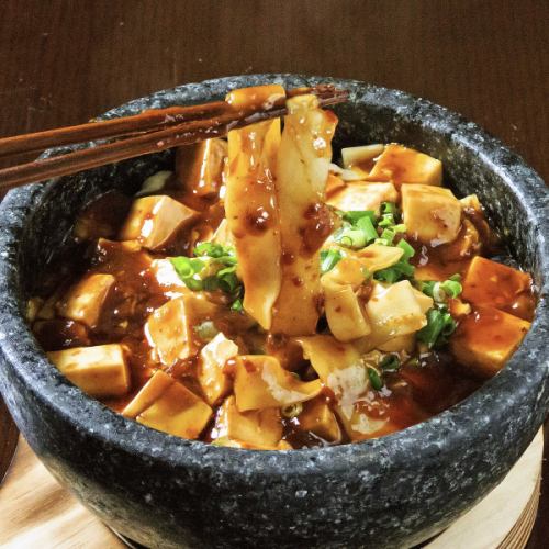 ● Ishinabe-yaki Mapo sword cut noodle set meal ● Rice, salad, soup, today's dessert, dim sum to choose (small basket bag / water dumpling / steamed dumpling)