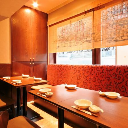 The very popular window seat can also be used as a semi-private room.It is possible for up to 16 people! This seat is recommended for banquets and girls' meetings within the company! Please feel free to contact us for requests such as the number of people ♪