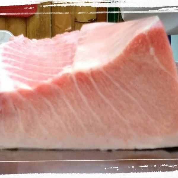 它融化了......你可以品嚐藍鰭金槍魚......享受 omakase 分類