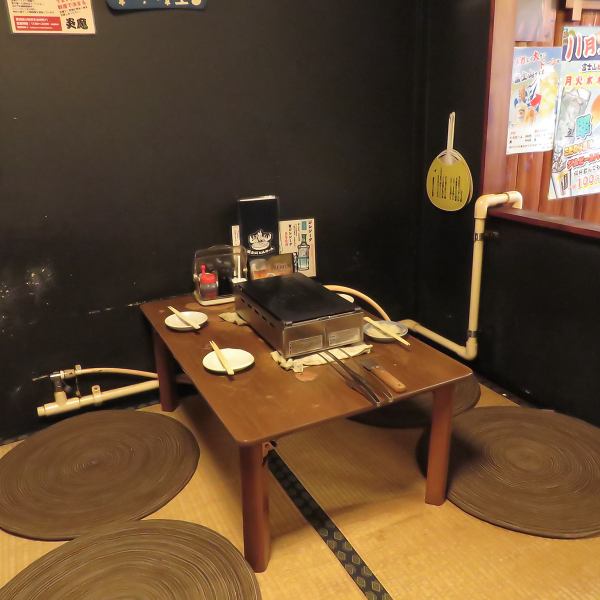 【お子様連れや家族や友人に最適♪】お子様連れでも安心な座敷席を完備しており、和やかな雰囲気が漂う温かみのある空間です。賑やかな店内では、家族や友人と一緒に楽しい時間を過ごすことができます。ゆったりとしたお食事を楽しみながら、心温まるひとときをお過ごしください。皆様のお越しをお待ちしております☆