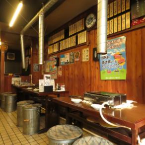 家族や友人との飲み会に最適なテーブル席をご用意しております。お料理は豚肉の中からその日のオススメを3種盛りにしたおまかせ3種をみんなでシェアしたり、牛や鶏、馬肉などのメニューをたくさんご用意しております☆さらにドリンクメニューも充実で飲み放題プランもあるので、ごゆっくりとお楽しみいただけます♪