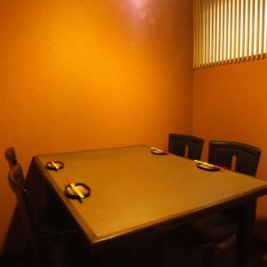 There are table seats in semi-private rooms, so you can enjoy your meal without worrying about prying eyes!