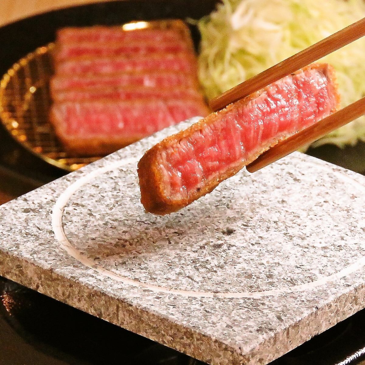 ★Beef cutlet lunch on Wakakusa Street! Beef cutlet "Nakazaki" baked on a stone plate in front of you★