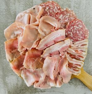 [NEW!!] A luxurious assortment of hams and salamis from around the world 2,500 yen → Now available at a special price!