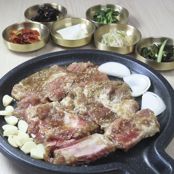 【店主特製ダレが自慢】ボリューム満点の豚カルビ