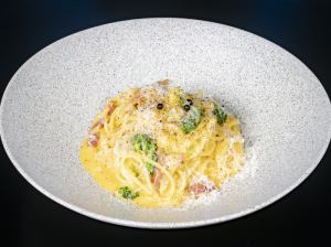 トリュフ風味のカルボナーラ スパゲッティーニ