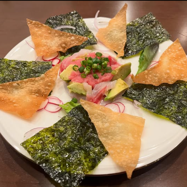 食材もより多く取扱いしており、様々なお料理で提供しております。なかでも海鮮バクダンは魚の旨味を存分に引き出した当店イチオシのお料理です。ぜひ店舗でお召し上がりください。