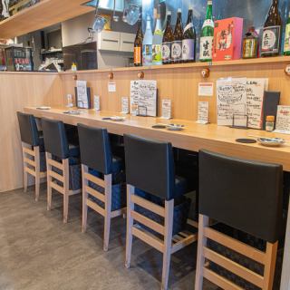 吧台有5個座位。