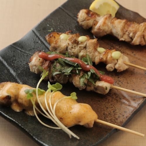 【ブランド鶏の極み】朝引きならではの弾力♪炙り焼きと串焼きを堪能◎/170円(税込)~