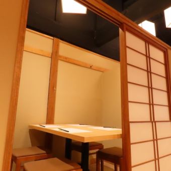 [2樓/包廂] 在平靜的日式空間中享用青木的招牌料理。（二樓可吸煙）