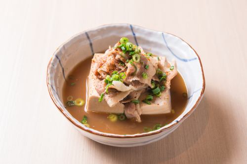 自家製出汁で煮込んだ肉豆腐
