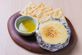 Baked camembert (with crackers)