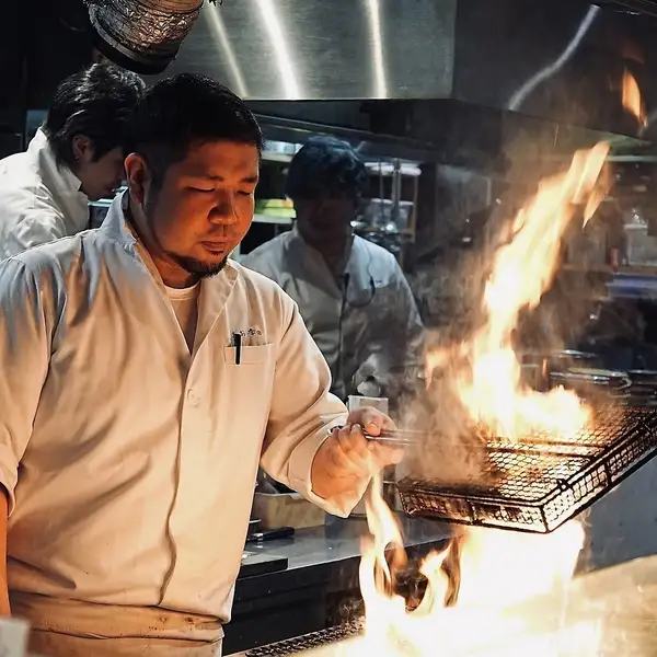 ＜あお季のカウンター席＞目の前で焼き上げる厳選食材を堪能！臨場感の溢れるLIVEキッチンで調理風景も愉しめる特等席です♪職人の光る技を目の前で体感！人気のお席のた御予約も承っております。