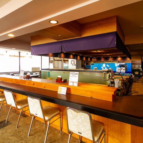 カウンターが10席ございます。