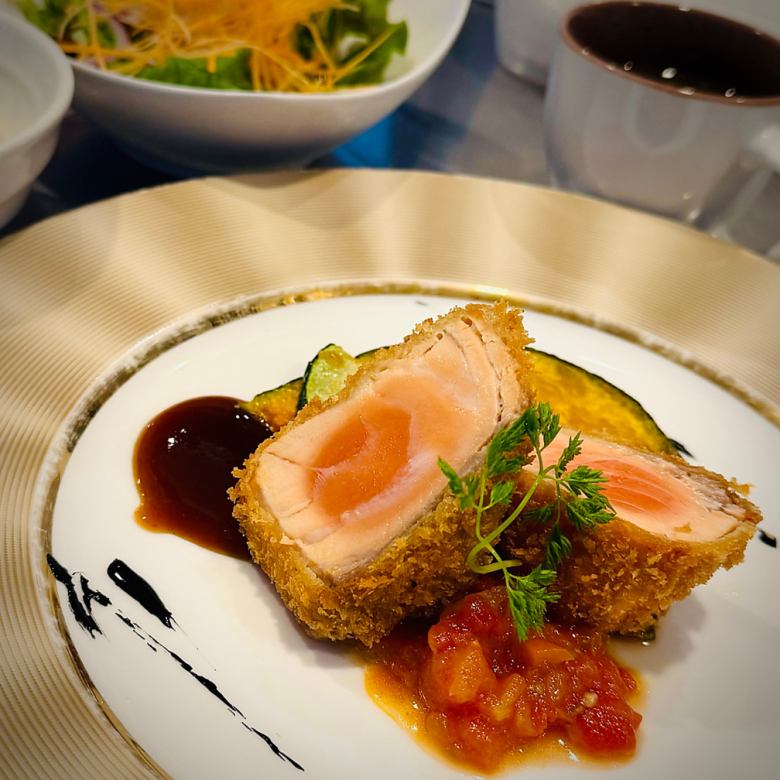 サーモンレアカツランチ