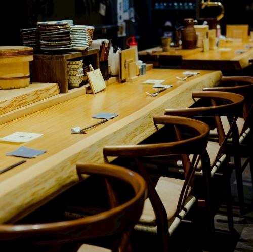 <p>We can accommodate up to 6 people at one table.</p>