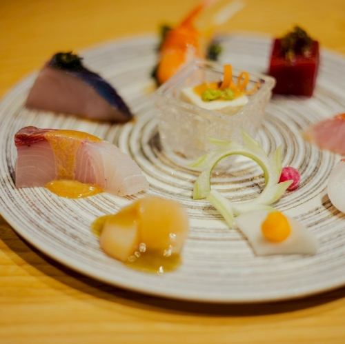 [Specialty Sashimi Platter] We recommend the aged sashimi.We offer seasonal fish caught at fishing ports all over Japan, prepared with a special touch.