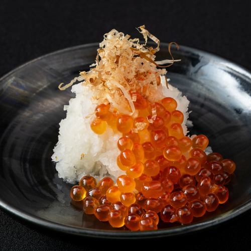 Salmon roe with grated grater