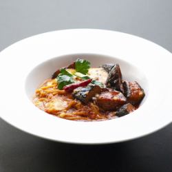 Tomato pasta with eggplant and mozzarella cheese