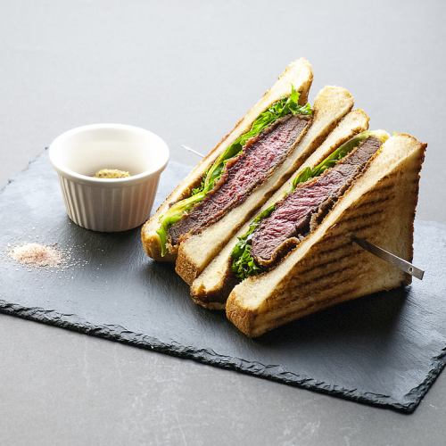 黑毛和牛炸牛排三明治